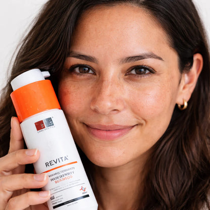Revita™: Shampoo estimulante que fortalece la raíz y mejora la densidad capilar con volumen natural.